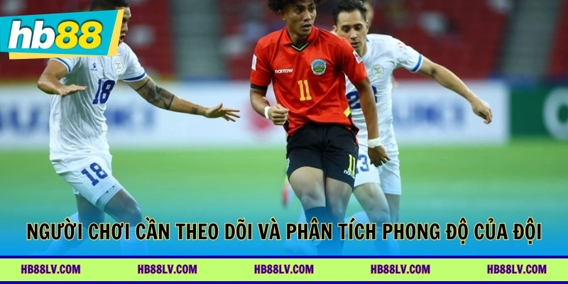 Người chơi cần theo dõi và phân tích phong độ của đội